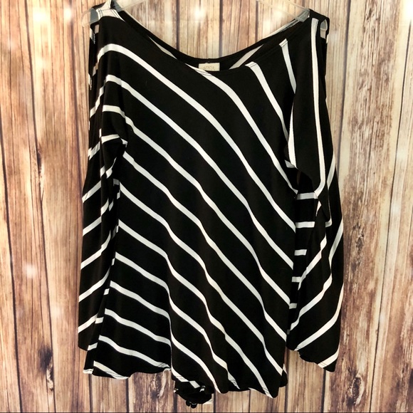 Joseph Walker Cold Shoulder Knit Blouse (S) - Picture 3 of 5